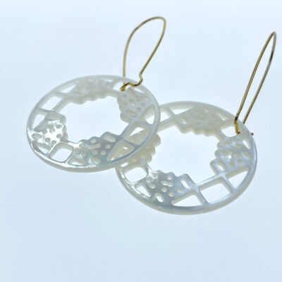 Alternative view of 2pc Round Filigree Pendant Beads White Mother of Pearl WM-0176
