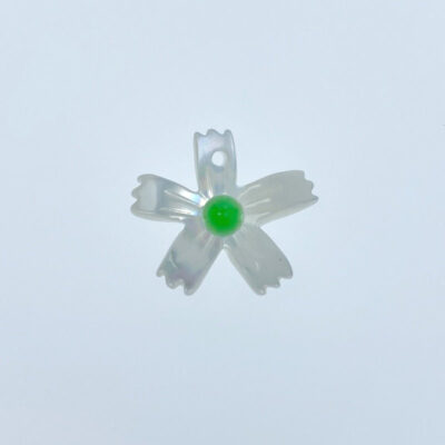 10pc Flower Beads White Mother Of Pearl 15mm Hand Carved WM-0185