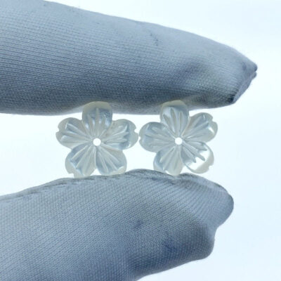 Alternative view of 10pc Hawaiian Flower Beads White Mother Of Pearl 12mm Hand Carved WM-0151