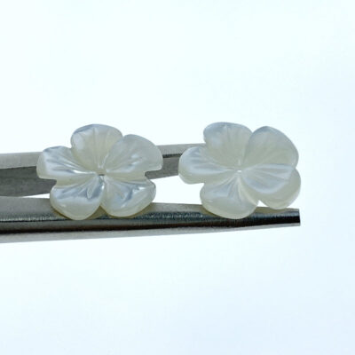 Alternative view of 10pc Hawaii Flower Mother Of Pearl Beads Hand Carved 15mm WM-0129