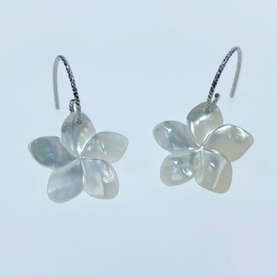 Alternative view of 6pc 17mm Hand Carved White Mother of Pearl Plumeria Flower Pendants