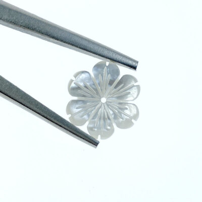 Alternative view of 10pc Daisy Flower Beads White Mother Of Pearl 15mm Hand Carved WM-0061