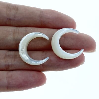 Alternative view of Celestial Moon White Mother Of Pearl Beads Charms Crescent Moon WM-0109