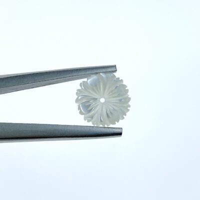 Alternative view of 10pc Daisy Flower Beads White Mother Of Pearl 12mm Hand Carved WM-0083