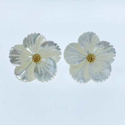 Alternative view of 6pc Flower Beads White Mother Of Pearl Hibiscus Tropical Flower 20mm Hand Carved WM-0184