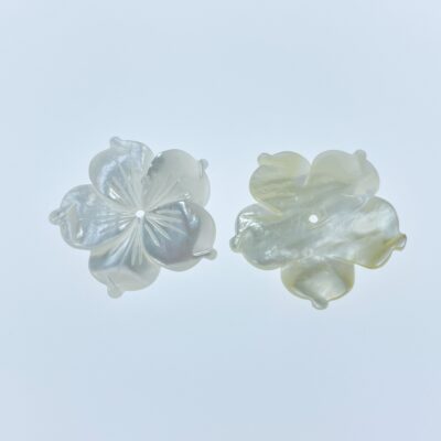 Alternative view of 6pc 20mm Hand Carved White Mother of Pearl Bauhinia Flower Beads WM-0127