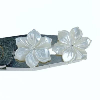 Alternative view of 10pc Tropical Flower Beads White Mother Of Pearl 15mm Hand Carved WM-0183