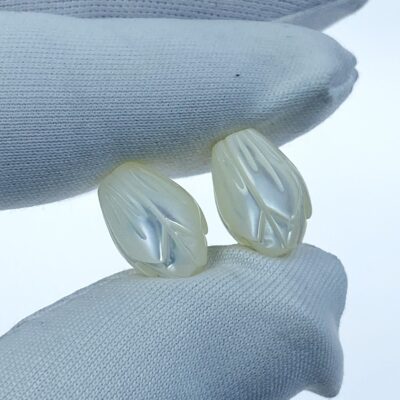 Alternative view of 6pc Jasmine Flower Beads White Mother Of Pearl 11mm Hand Carved WM-0035