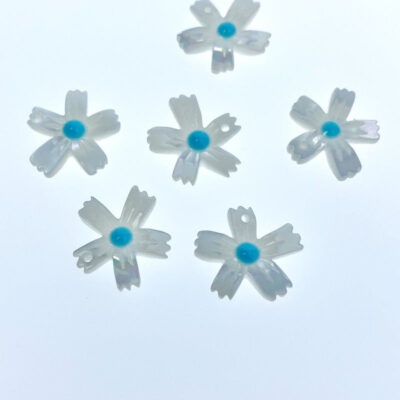 Alternative view of 10pc Flower Beads White Mother Of Pearl 15mm Hand Carved WM-0187