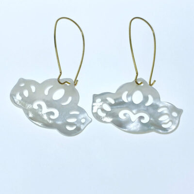 Alternative view of 2pc Lotus Leaf Beads White Mother of Pearl Filigree WM-0088