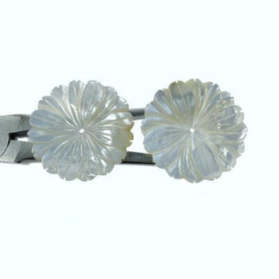 Alternative view of 4pc Daisy Flower Beads White Mother of Pearl DIY Jewelry WM-0082