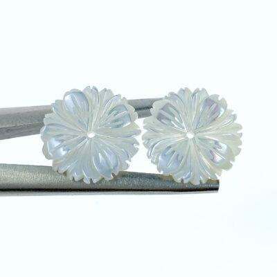 10pc Daisy Flower Beads White Mother Of Pearl 15mm Hand Carved WM-0098