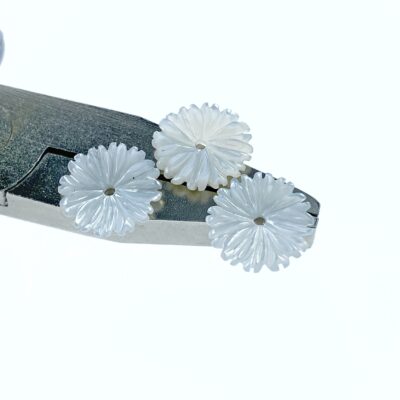 Alternative view of 10pc Daisy Flower Beads White Mother Of Pearl 10mm Hand Carved WM-0108