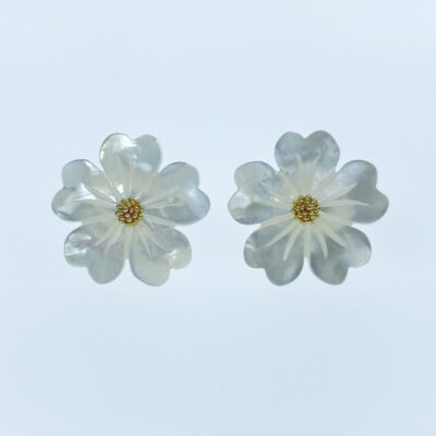 Alternative view of 6pc Flower Beads White Mother of Pearl WM-0117