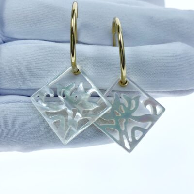 Alternative view of 2pc 18mm Organic Hand Made White Mother of Pearl Orchid Flower Pendants WM-0064