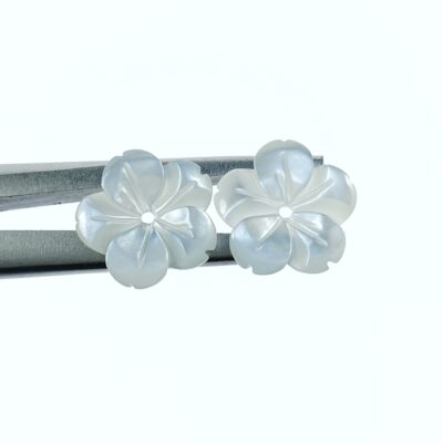 10pc Flower Beads White Mother Of Pearl 15mm WM-0135