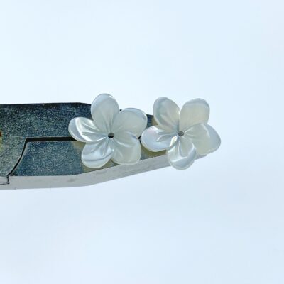 Alternative view of 10pc Tropical 5 Petal Flower White Mother of Pearl Beads 10mm Hawaiian Minimalist Design For Earrings Jewelry Making WM-0034