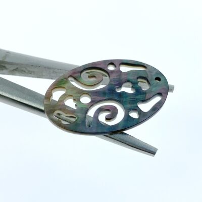 Alternative view of 2pc 22mm x 30mm Natural Black Mother of Pearl Filigree Oval Shape Pendants BM-0101