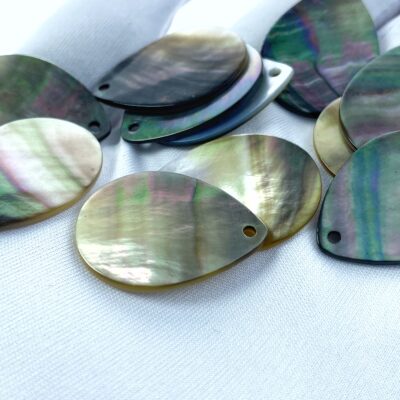 Alternative view of 10pc Disc Drop Beads Black Mother of Pearl 25mm Pendants BM-0091