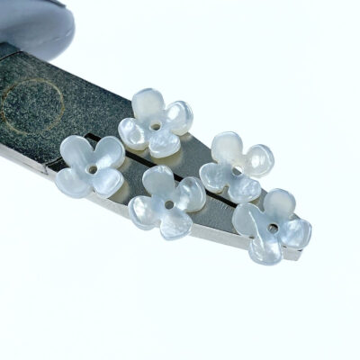 Alternative view of 10pc Flower Beads White Mother Of Pearl 8mm 4 Petal Flower WM-0204