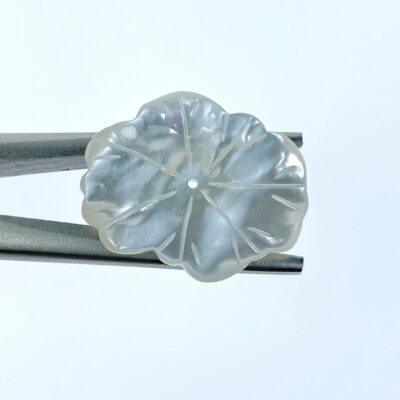 2pc 22mm x 25mm Hand Made White Mother of Pearl Lotus Leaf Beads WM-0226