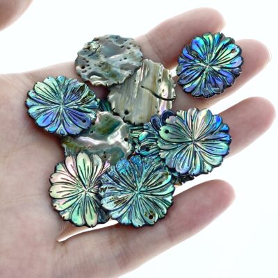 Alternative view of 2pc 22mm Natural Abalone Shell Hand Carved Daisy Flower Pendants AB-0022