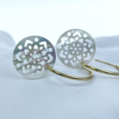 Alternative view of 2pc Filigree Round Beads White Mother Of Pearl Hand Carved Pendants WM-0145