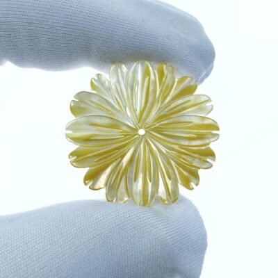Alternative view of 4pc 30mm Hand Carved Yellow Mother of Pearl Daisy Flower Beads YM-0010