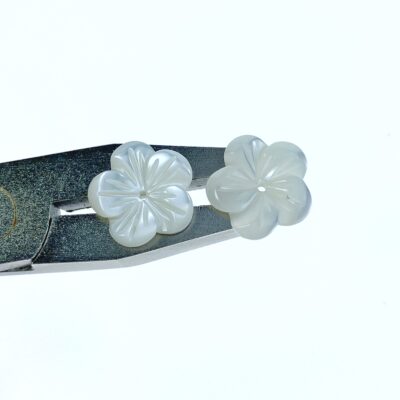 Alternative view of 10pc Plum Blossom Flower Beads White Mother Of Pearl 12mm WM-0099