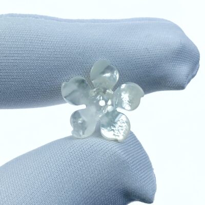 Alternative view of 4pc 15mm Hand Carved White Mother of Pearl 5-petal Flower Beads WM-0153