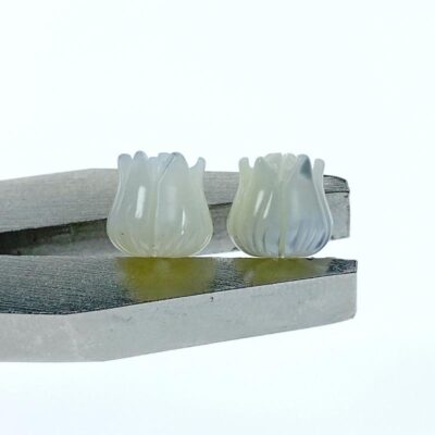 Alternative view of 10pc Tulip Flower Beads White Mother Of Pearl 8mm Hand Carved WM-0037