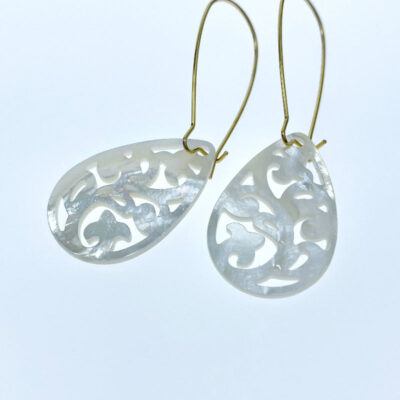 Alternative view of 2pc Filigree Leaf Drop Beads White Mother of Pearl Pendants WM-0067