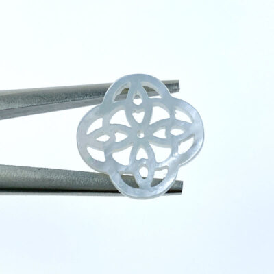 2pc Clover Charm Beads White Mother of Pearl WM-0155