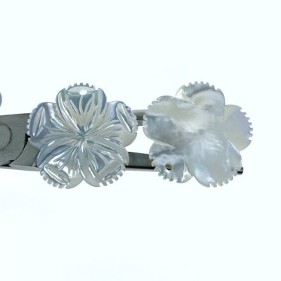 Alternative view of 4pc 28mm Hand Carved White Mother of Pearl 5-petal Flower Pendants WM-0205