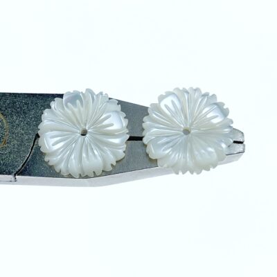 10pc Daisy Flower Beads White Mother Of Pearl 12mm Hand Carved WM-0083