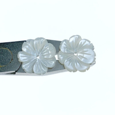 Alternative view of 10pc Flower Beads White Mother Of Pearl 15mm Hand Carved WM-0131