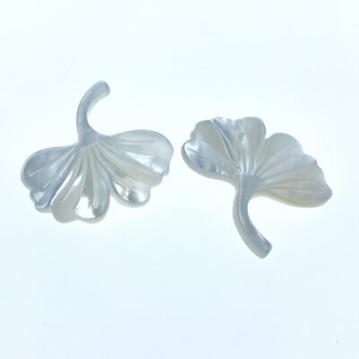 Alternative view of 2pc 23mm x 25mm White Mother of Pearl Hand Carved Gingko Leaf Pendants WM-0077