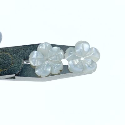 Alternative view of 10pc Flower Beads White Mother Of Pearl 15mm WM-0135