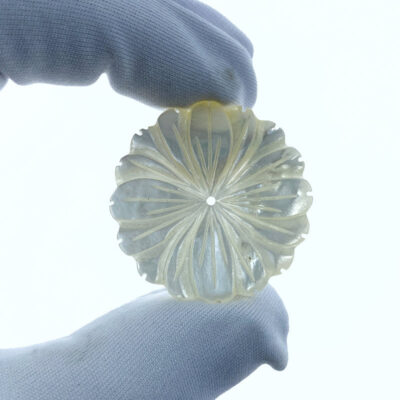 4pc Daisy Flower Beads White Mother of Pearl DIY Jewelry WM-0082