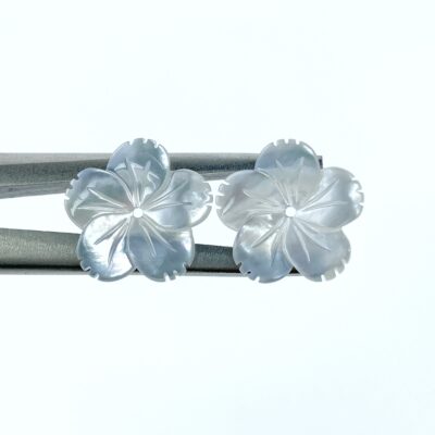 10pc Tropical Flower Beads White Mother Of Pearl 15mm Hand Carved WM-0095