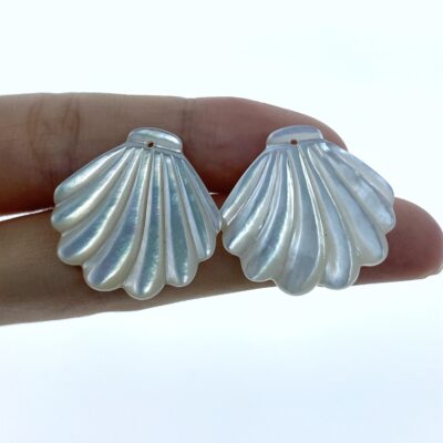 Alternative view of 6pc 24mm x 25mm Hand Carved White Mother of Pearl Clam Shape Pendants