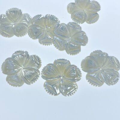 Alternative view of 4pc 28mm Hand Carved White Mother of Pearl 5-petal Flower Beads WM-0181