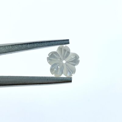 Alternative view of 10pc Hibiscus Flower Beads White Mother Of Pearl Charms WM-0152