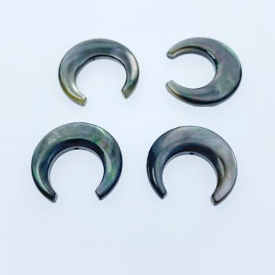 Alternative view of 2pc Crescent Moon Beads Black Mother Of Pearl 20mm Hand Carved Shell BM-0031